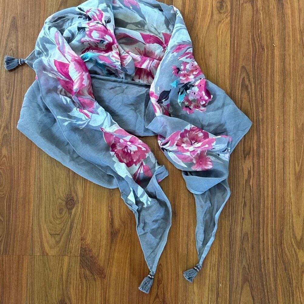 J Jill gray and pink floral triangle scarf sarong wrap